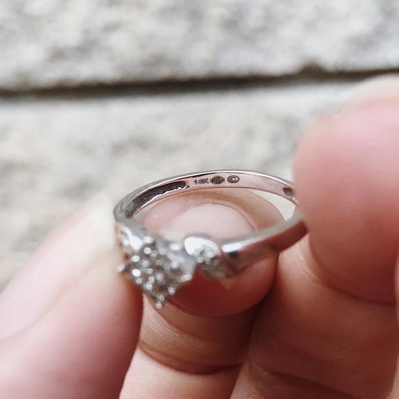14k white gold promise ring - Picture 3 of 4